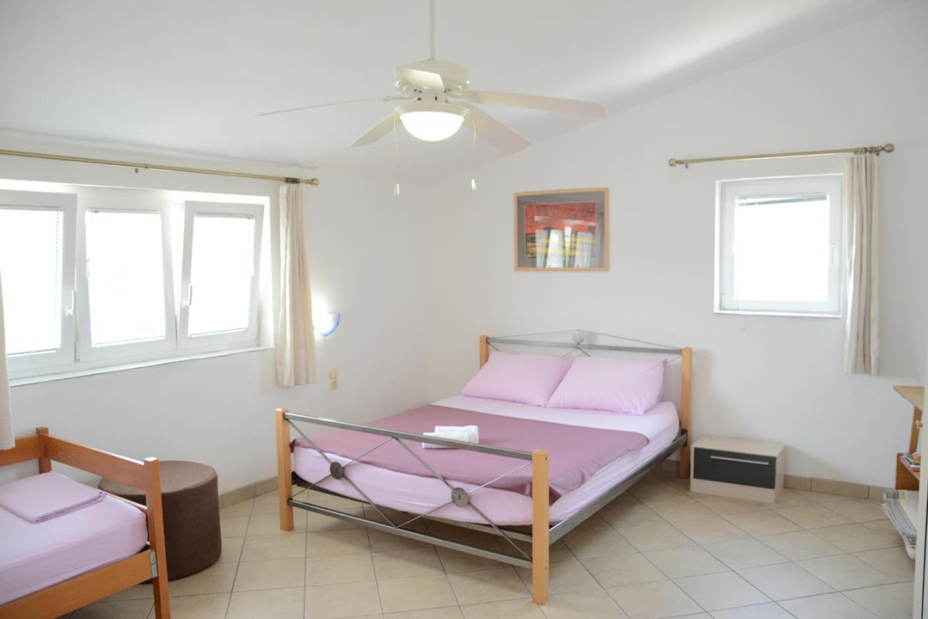 Apartments Marina Ražanac Kamer foto